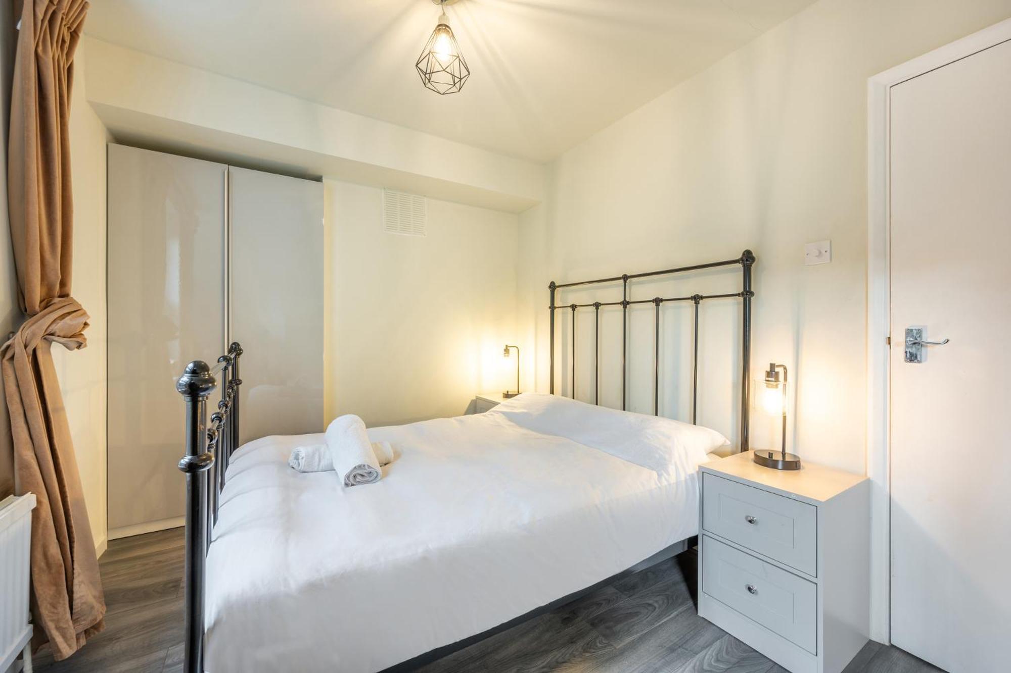 Kensington - Two Bedroom With Garden Apartment