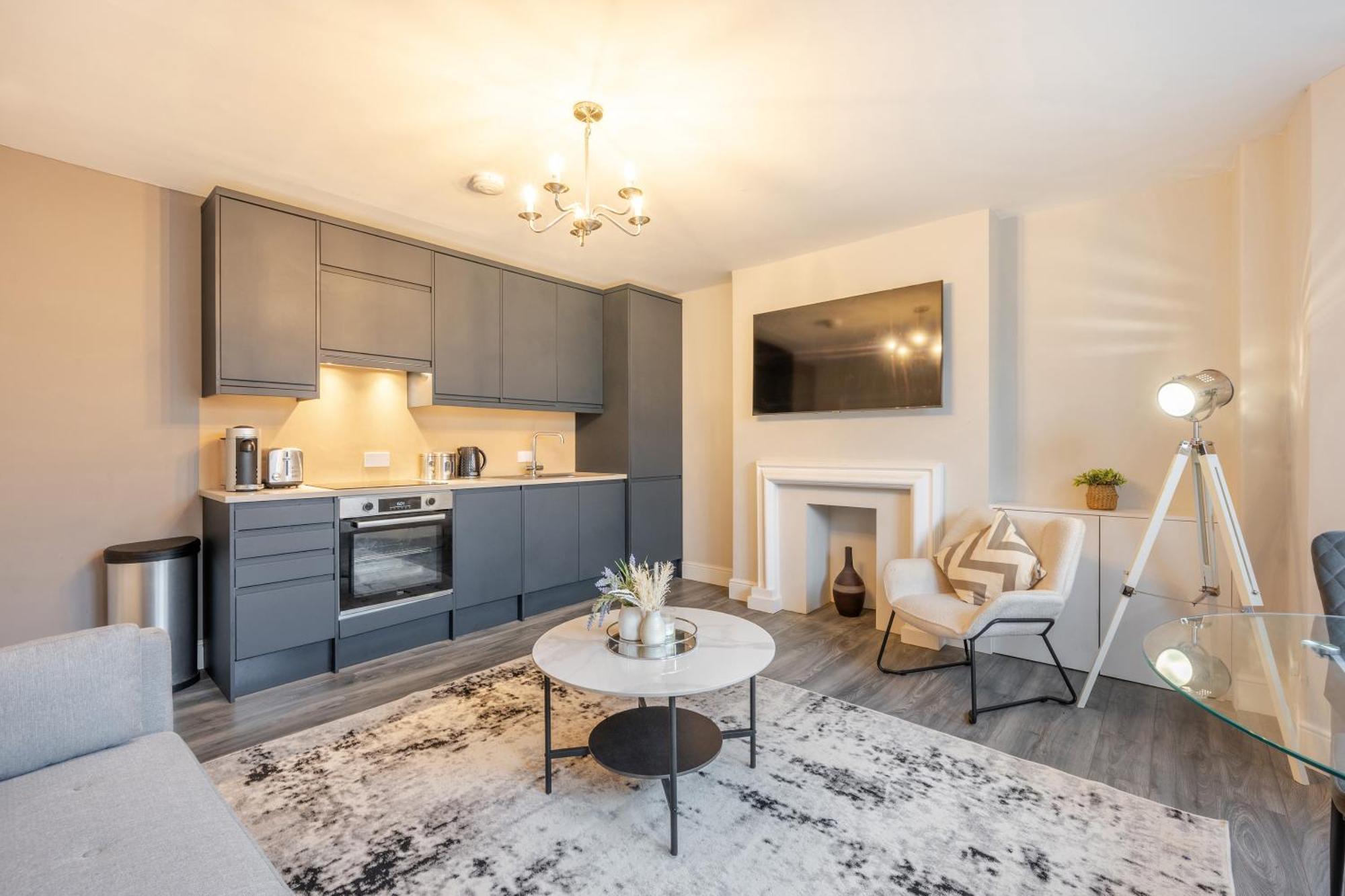 Kensington - Two Bedroom With Garden *